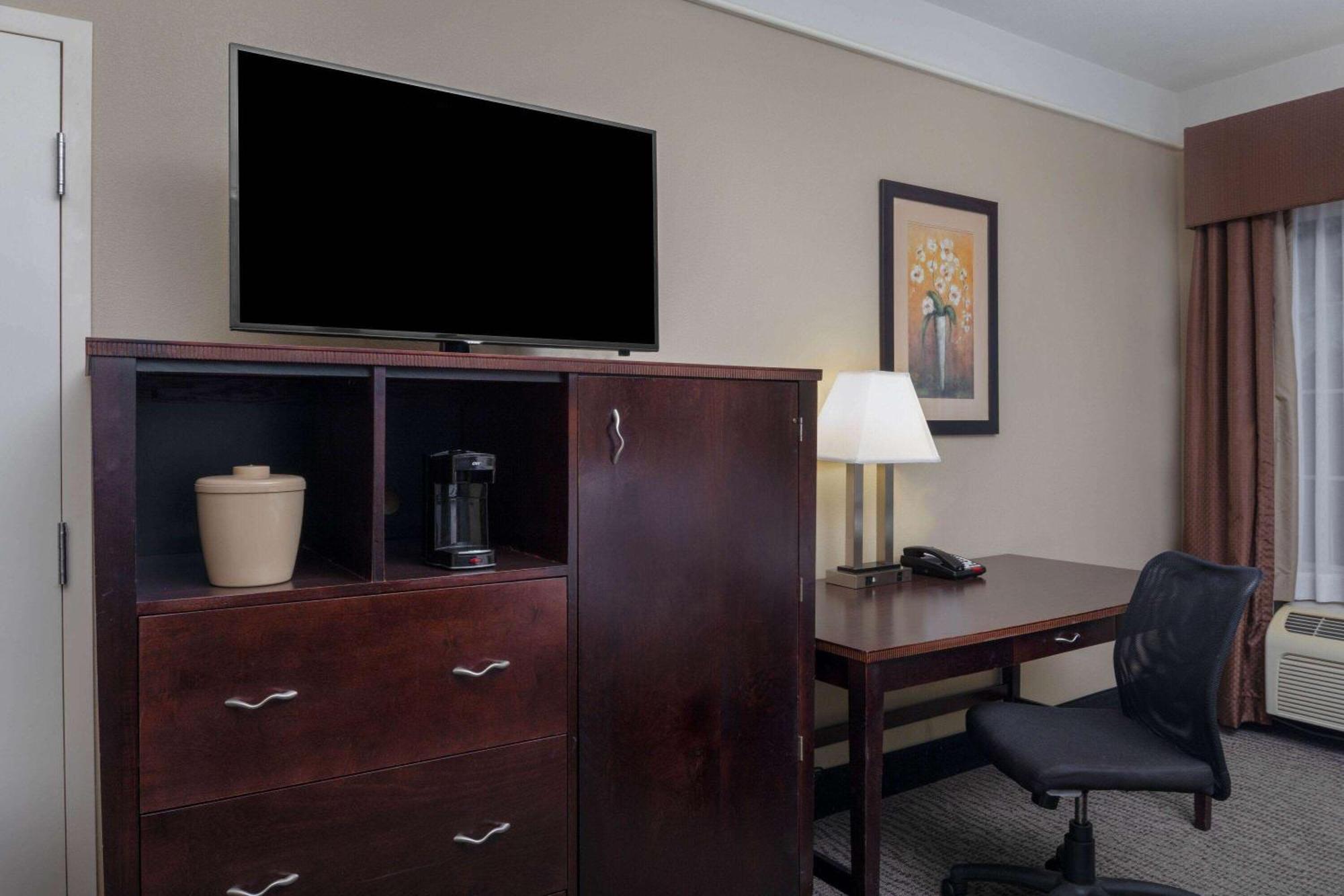 Hotel La Quinta By Wyndham Savannah Airport - 3*