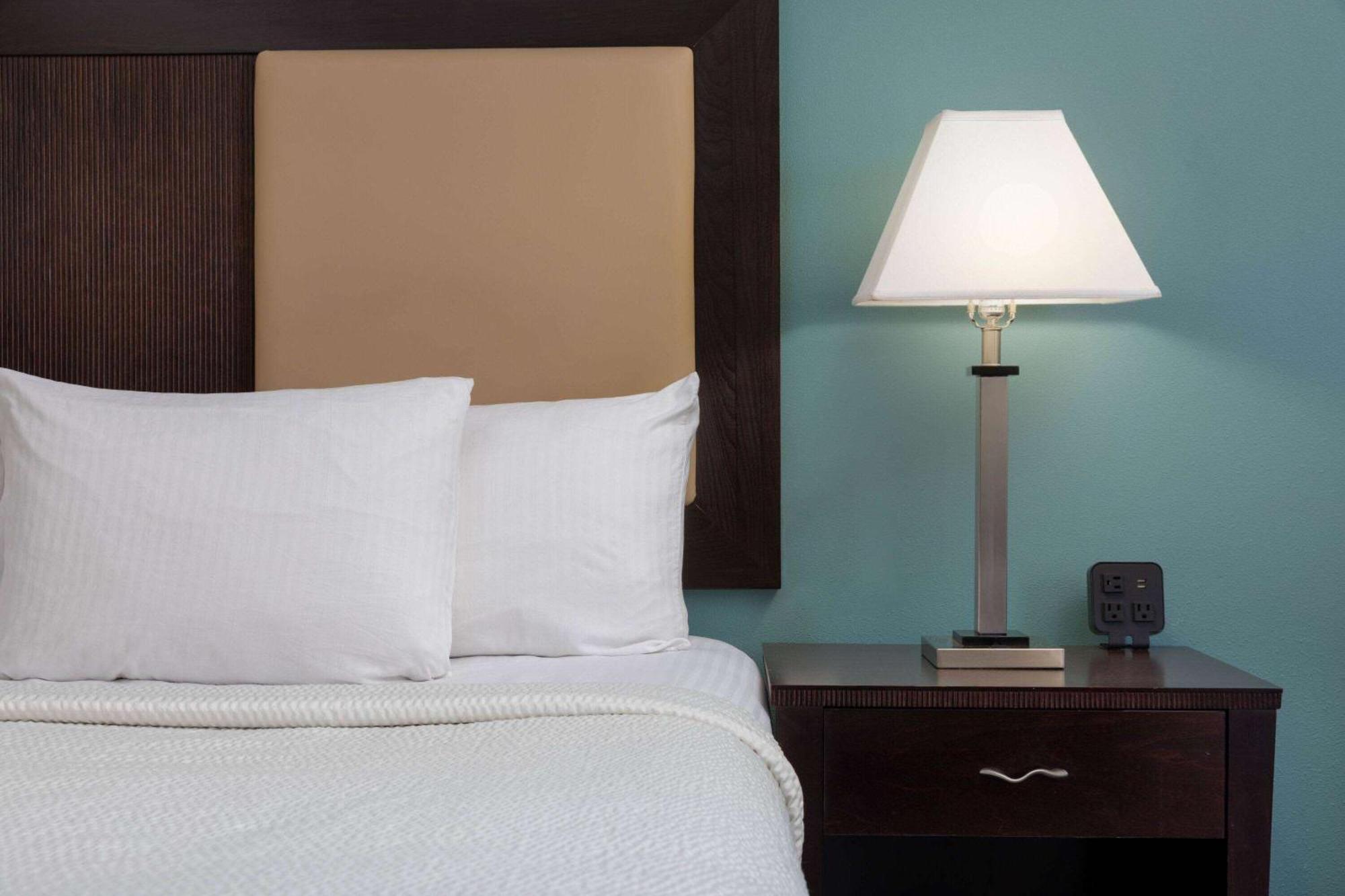 Hotel La Quinta By Wyndham Savannah Airport -