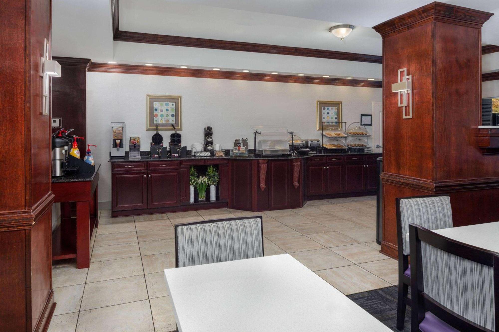 Hotel La Quinta By Wyndham Savannah Airport - 3*